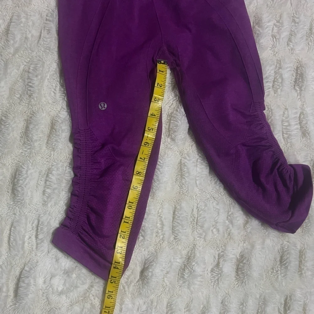 LULULEMON ATHLETICA Women’s Purple Capri Leggings